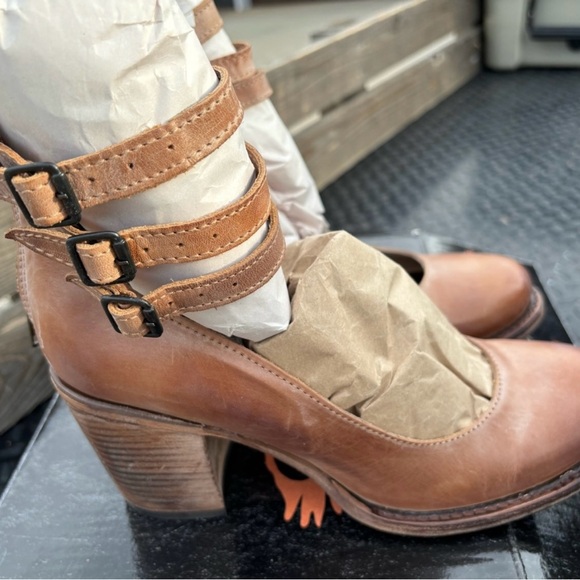 Freebird Randi - Picture 2 of 4